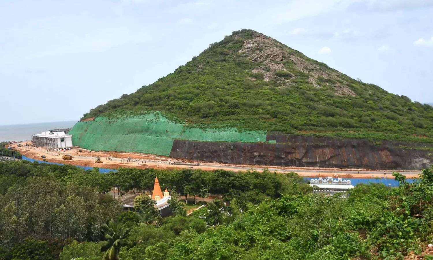 Expert committee conducts inspection of constructions atop Rushikonda as mandated by the High Court