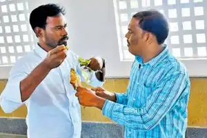 Fishermen Teach Corrupt Government Officer a Lesson with Money Garland