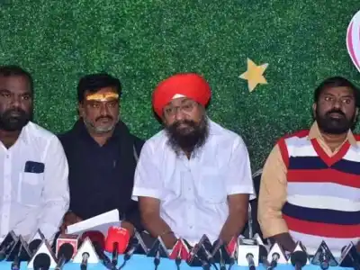 Former Mayor Sardar Ravinder Singh alleges Rs 130 crore corruption in Smart City projects in Karimnagar.