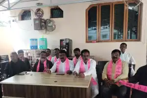 Gattu Yadav criticizes Meghareddy for making an undignified personal attack on SNR