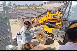 GHMC successfully restores encroached road in Mansurabad