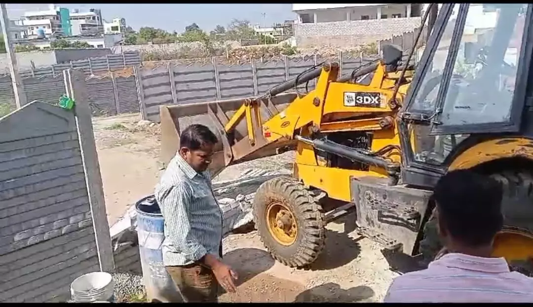 GHMC successfully restores encroached road in Mansurabad