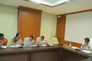 Health Minister assesses preparedness in city following reported Covid death