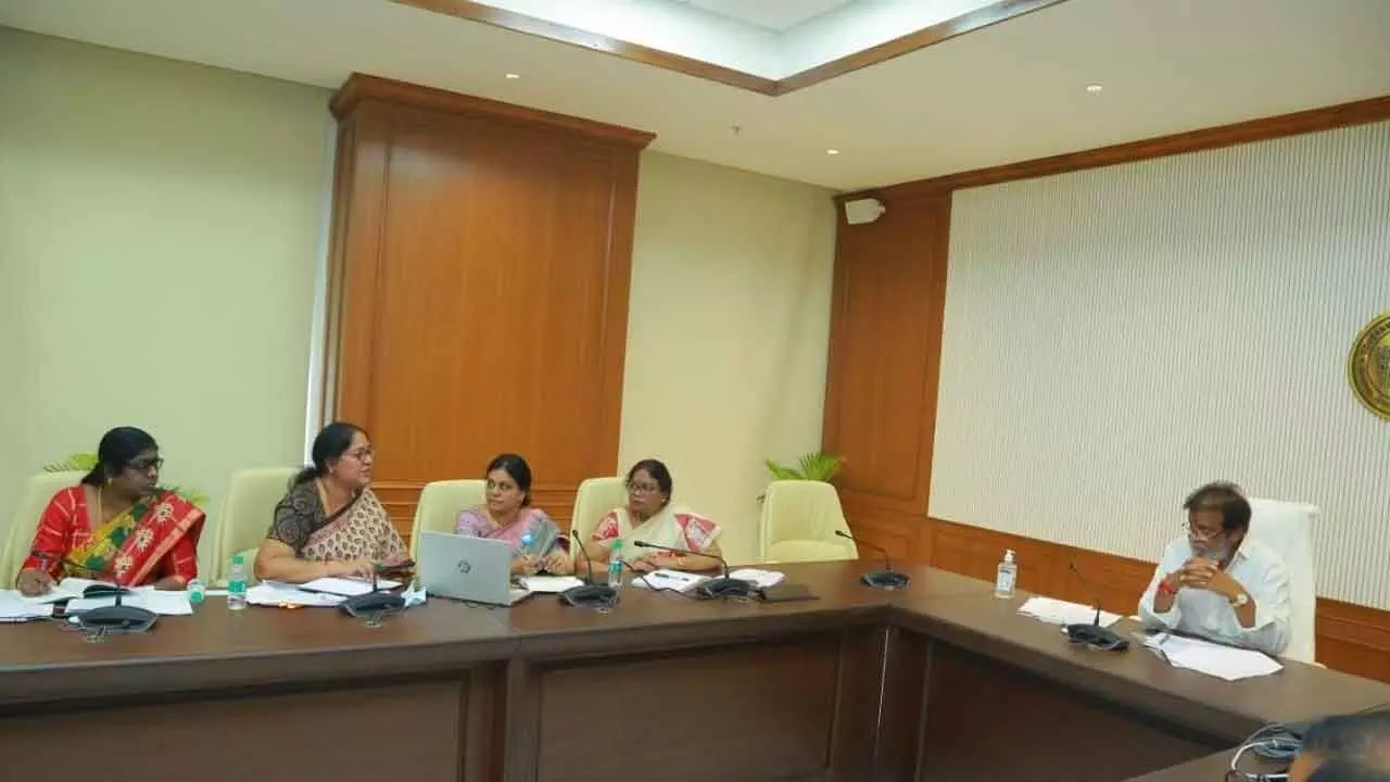 Health Minister assesses preparedness in city following reported Covid death