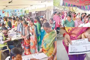 Heavy rush witnessed at Praja Palana centres in Hyderabad