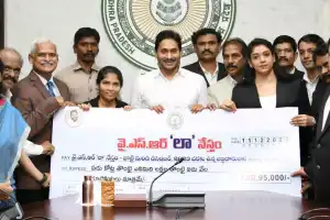 ‘Law Nestham’ scheme: YS Jagan disburses Rs 7.98 crore to junior advocates