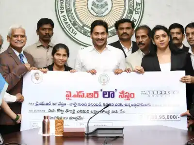 ‘Law Nestham’ scheme: YS Jagan disburses Rs 7.98 crore to junior advocates