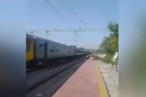 Massive smoke engulfs Secunderabad to Sirpur-Kagaznagar train