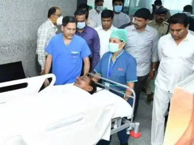 Pawan Kalyan and Chandrababu extend well wishes to KCR for a swift recovery
