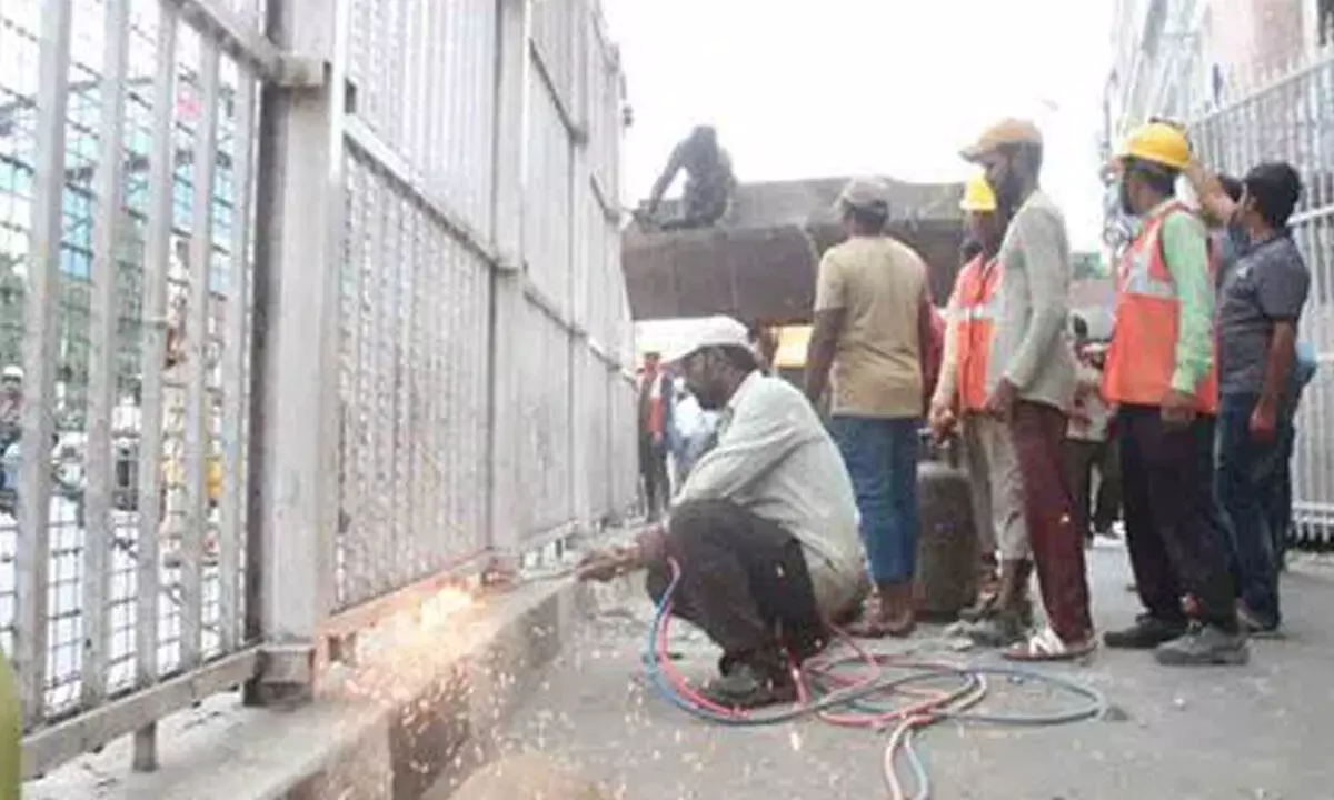 Pragathi Bhavan restrictions and barricades lifted