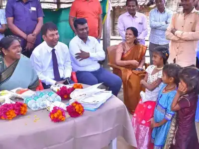 Seethakka Introduces ‘Praja Palana’ to Tribals in Mulugu