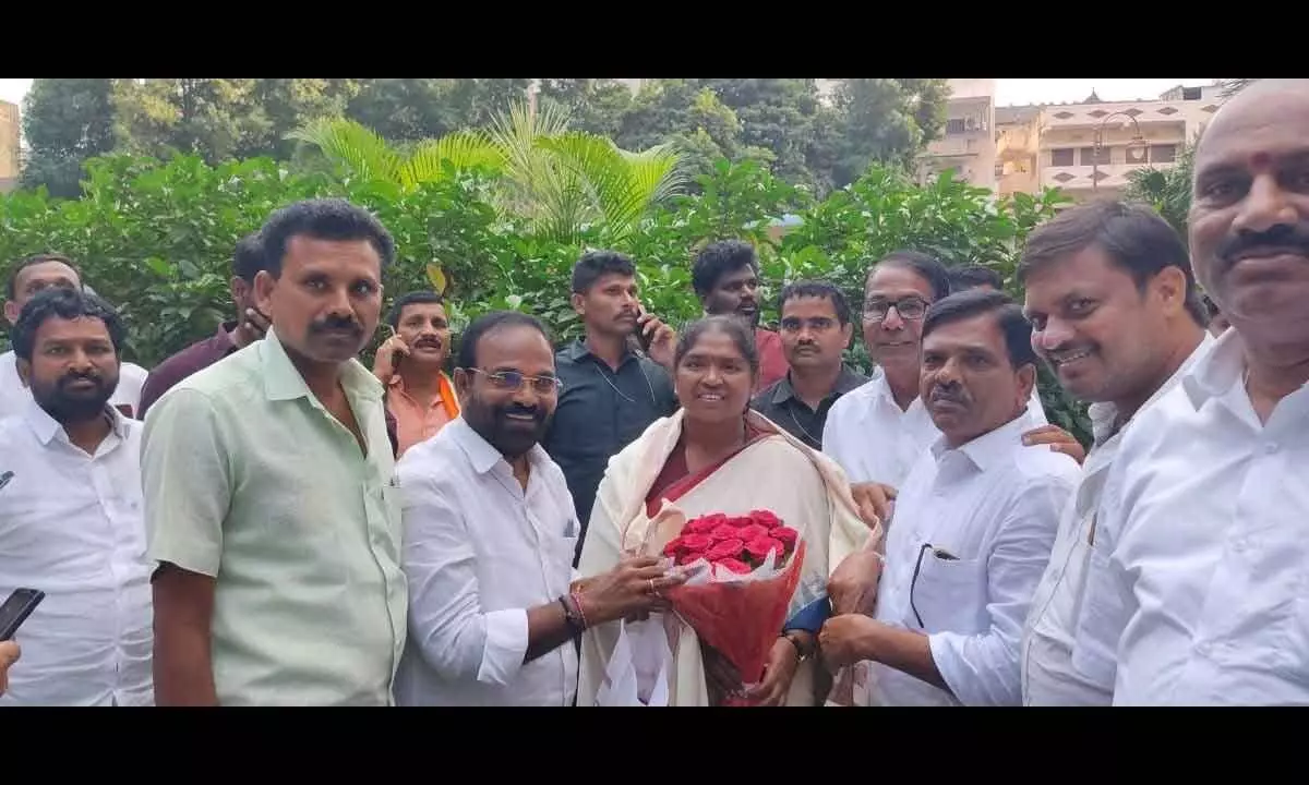 Seethakka receives an enthusiastic reception