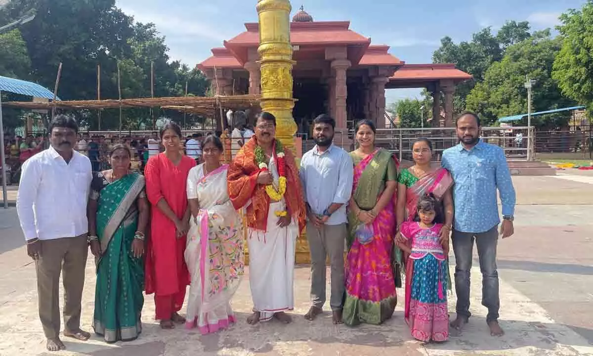 Singireddy Niranjan Reddy seeks blessings at Jogulamba Ammavaru in Wanaparthy