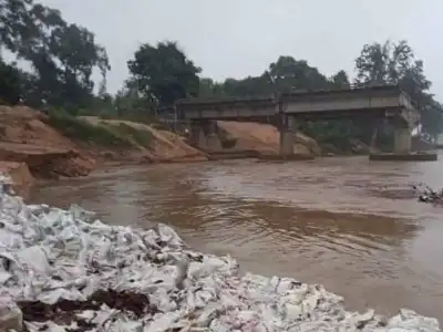 Thoroughfare Left Covered in Mud Following Heavy Rains