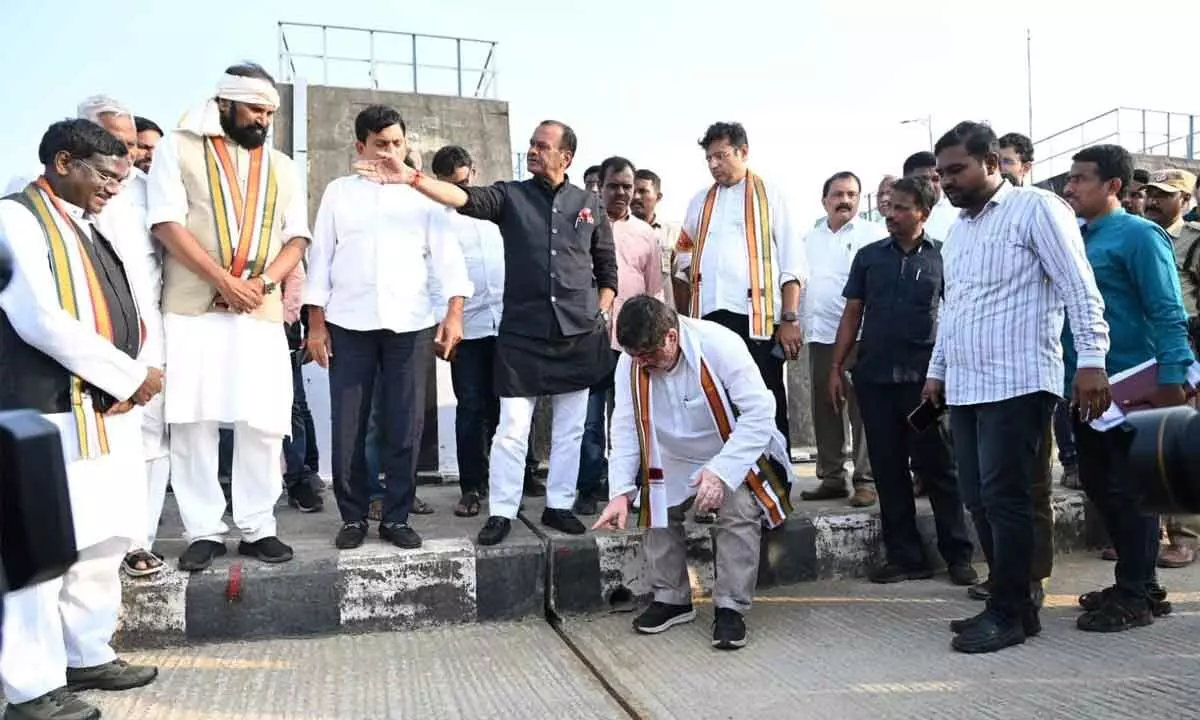 TS Government Considers Reviving Pranahita-Chevella Project as Ministers’ Team Tours Medigadda Barrage