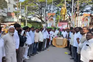 Vijaya Reddy, Congress leader, joins in Sonia Gandhi’s birthday festivities in Himayatnagar