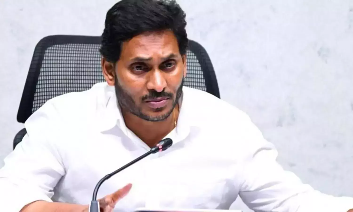 YS Jagan urges officials to be vigilant about Covid’s JN.1 variant, advises public to remain calm