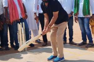Former ZPTC Mamidi Shyamsundar Reddy inaugurates the NPL-7 cricket tournament in Nandigama