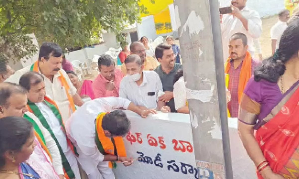 BJP initiates ‘wall writing’ campaign