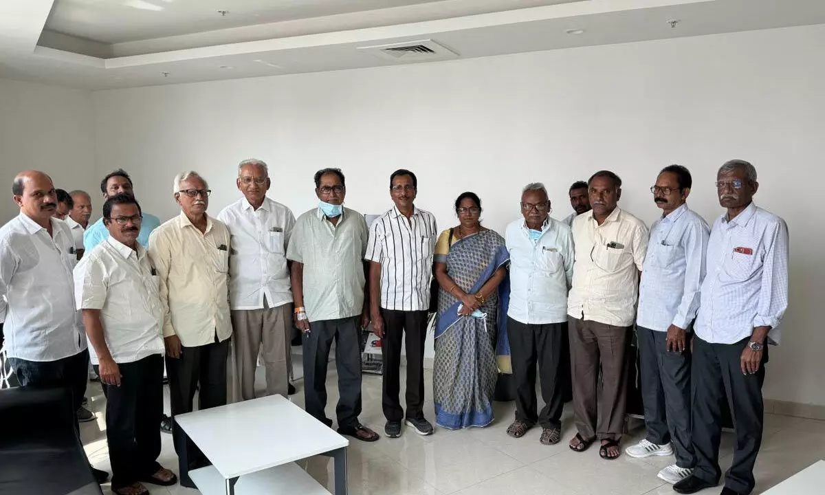 CPM leaders pay a visit to hospitalized Tammineni in Khammam