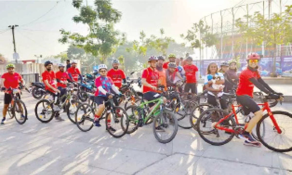 Cycling communities join forces to promote public transport awareness