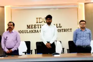 DC BM Santhosh honors Mahatma Gandhi and other national martyrs