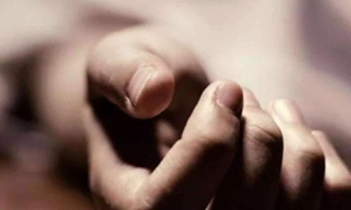 Engineering student in Hyderabad commits suicide.