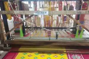 Handloom Artisans Present Pochampally: A Cultural Treasure