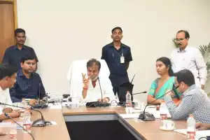 Health Minister Damodar Rajanarasimha visits hospital in Gadwal