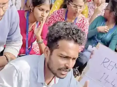 JNTU students in Hyderabad protest against substandard food and restrictions on girls