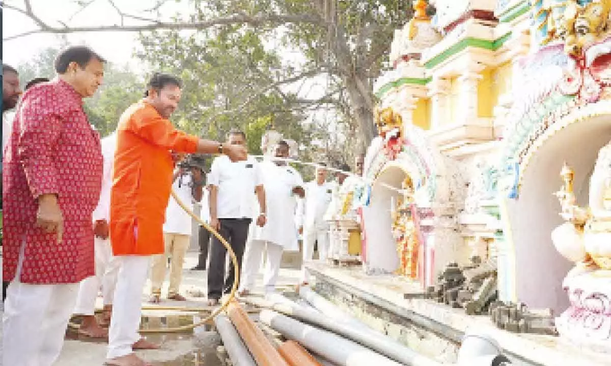 Kishan Reddy actively participates in temple’s Swachh Abhiyan