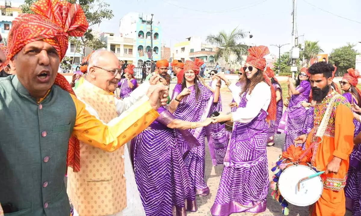 More than 6,000 Gujaratis participate in the Gujarati Gaurav Yatra in Hyderabad