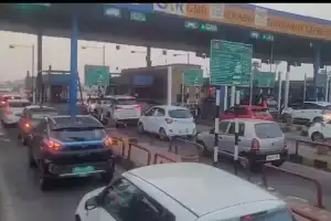 Over 53,000 passengers traveled in 18 hours as vehicular traffic surges at Pantangi Toll Plaza