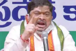 Ponnam Prabhakar urges not to cut off power supply to salons and laundries in Hyderabad