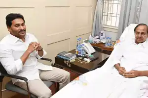 Rumour Mills Abuzz as YS Jagan Mohan Reddy and K Chandrasekhar Rao Meet in Hyderabad