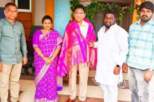 Satyanarayana, OSD to Bhatti Vikramarka, meets with RTI general secretary