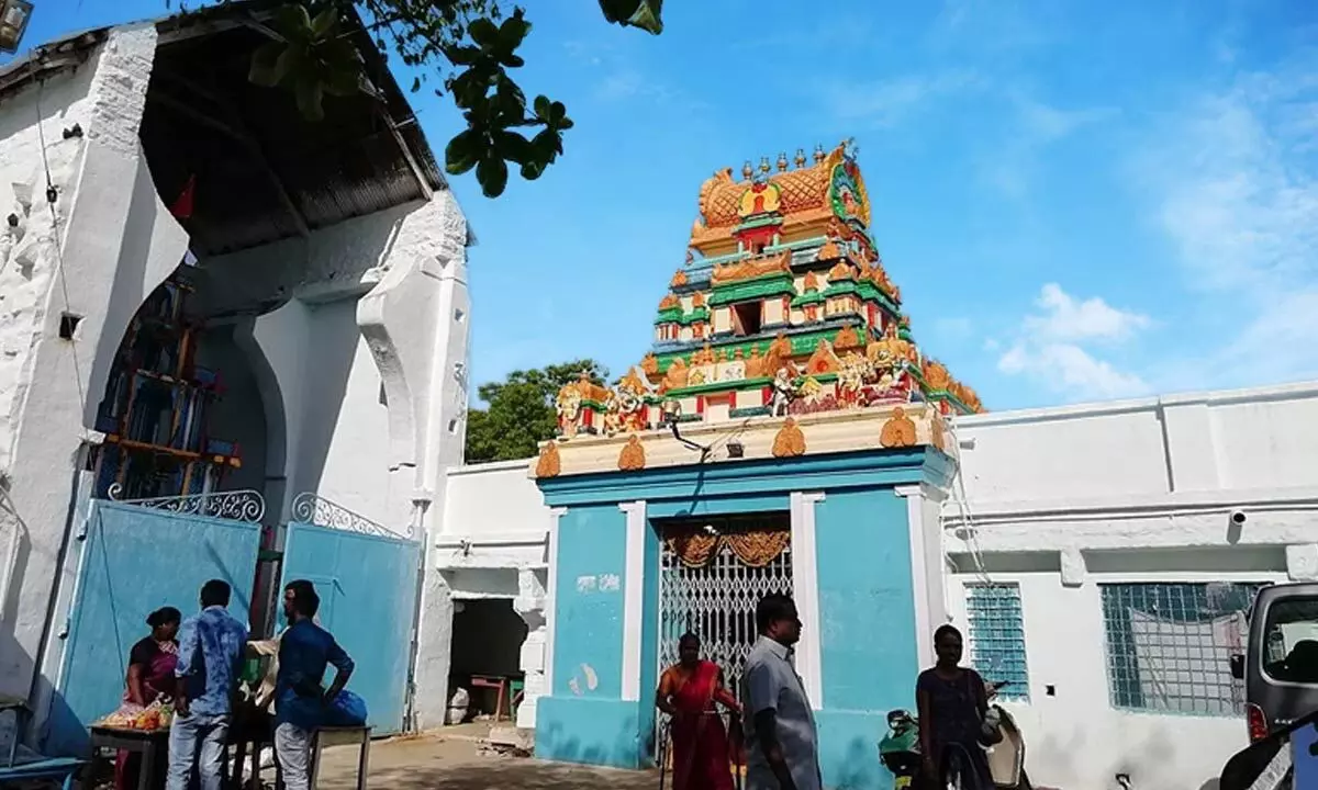 Swamy’s Darshan Draws Devotees to Chilukur Balaji Temple’s Mahadwara