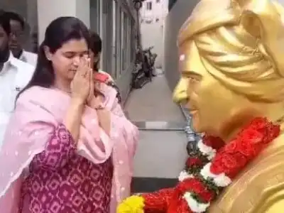 Swetha, daughter of Kesineni Nani, steps down as corporator and leaves TDP