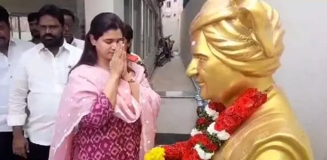 Swetha, daughter of Kesineni Nani, steps down as corporator and leaves TDP