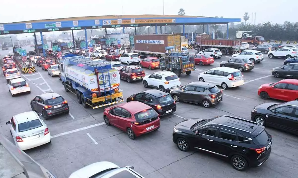 Toll plazas overwhelmed by Sankranti rush