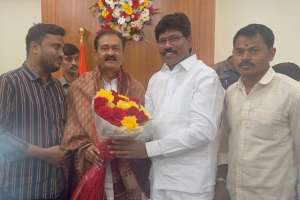 Congress leader Mohammed Ibrahim honors Government Advisor Shabbir Ali