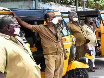Auto drivers receive support as BRS leaders unite for protest