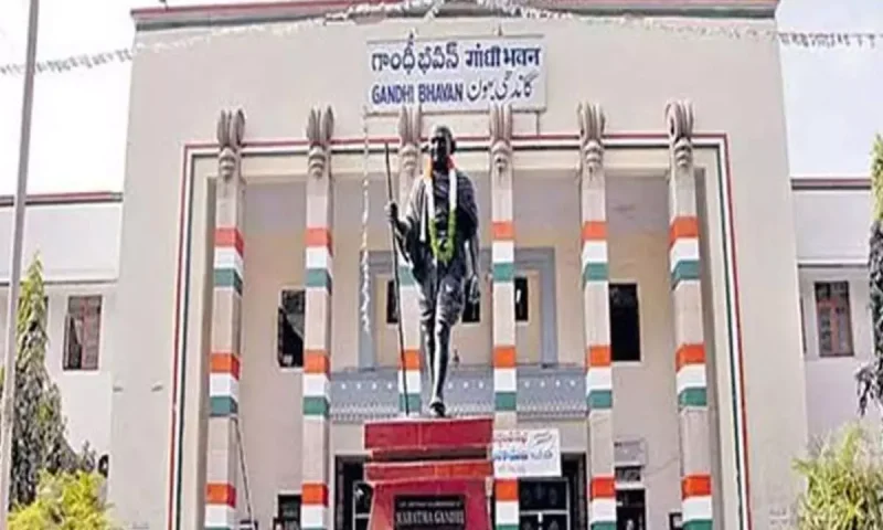 Congress Holds Off on Decision as Potential Defectors Await their Turn