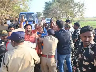 Congress workers disrupt Bandi’s procession