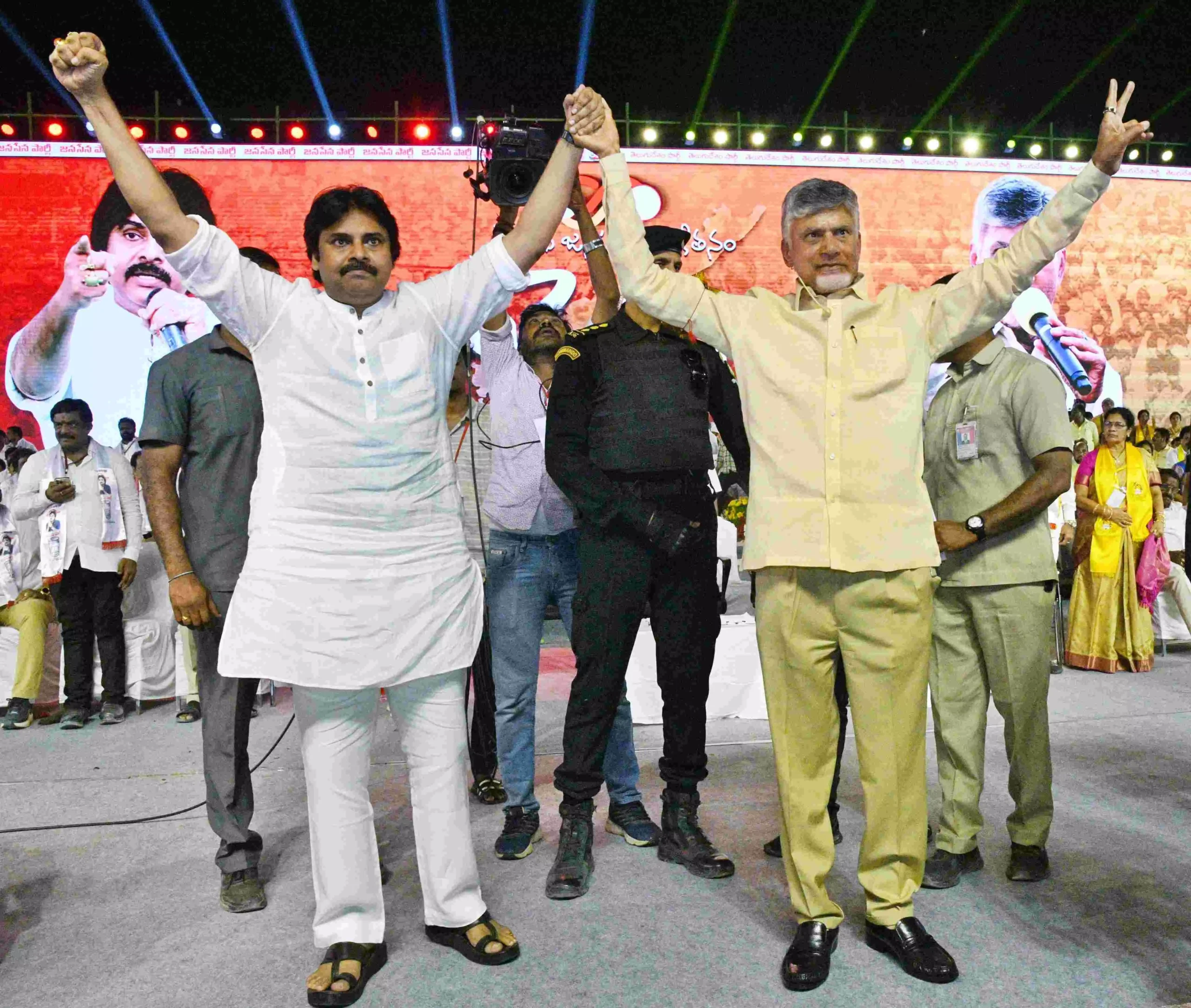 Jenda meeting: Pawan Kalyan aggressively criticizes Jagan, while Chandrababu Naidu maintains restrained attacks