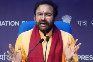 Kishan warns that voting for Cong and BRS will not help Telangana