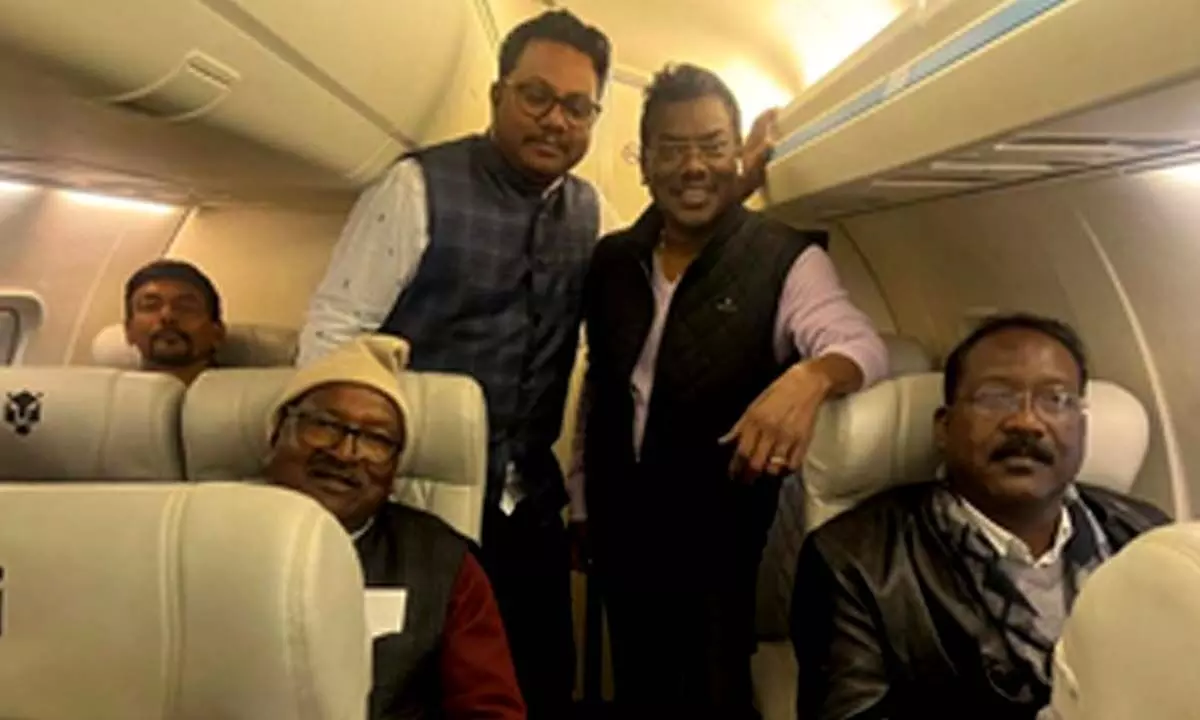 MLAs from Jharkhand reach Hyderabad, proceed to Shameerpet