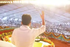 Revanth presents ‘zero bill’ to BRS in LS elections