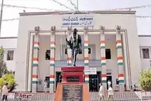 Senior Congress leaders vying for Lok Sabha tickets