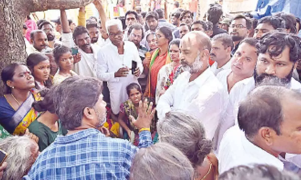 Bandi’s visit to Chengicherla marred by tension